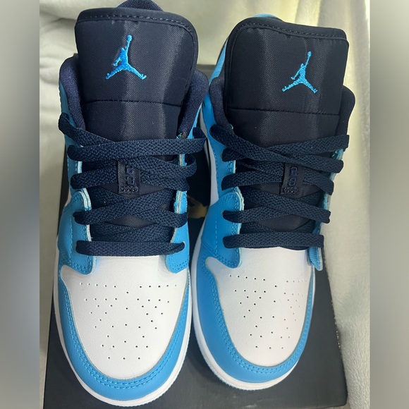 Air Jordan 1 Low (GS) White/Powder Blue Obsidian - Picture 6 of 7